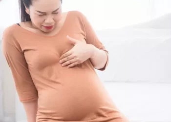 why do i get so much heartburn while pregnant