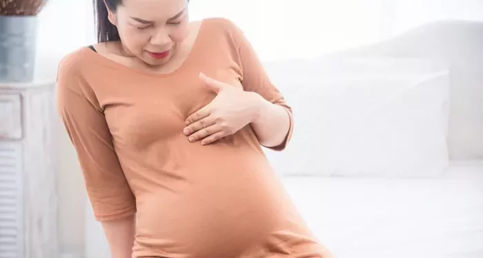 why do i get so much heartburn while pregnant